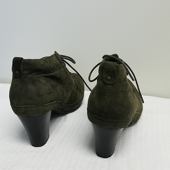 Clark's Artisan Lace Up Booties - Picture 5 of 6